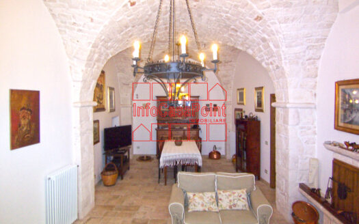 Casa antica indipendente