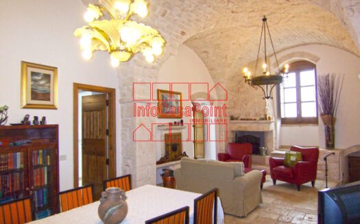 Casa antica indipendente