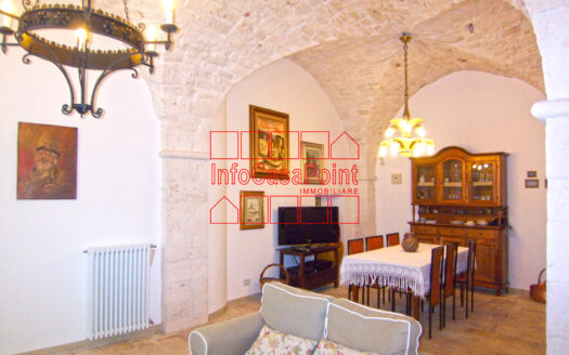 Casa antica indipendente