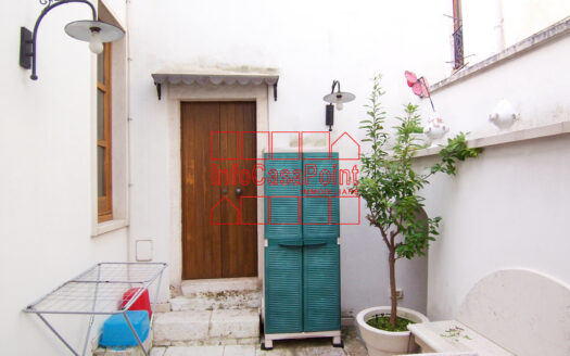 Casa antica indipendente