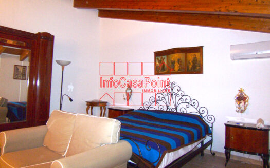 Casa antica indipendente