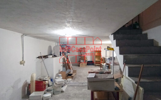 Appartamento indipendente con locale